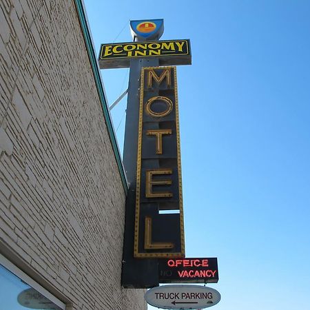 Economy Inn Ontario Esterno foto